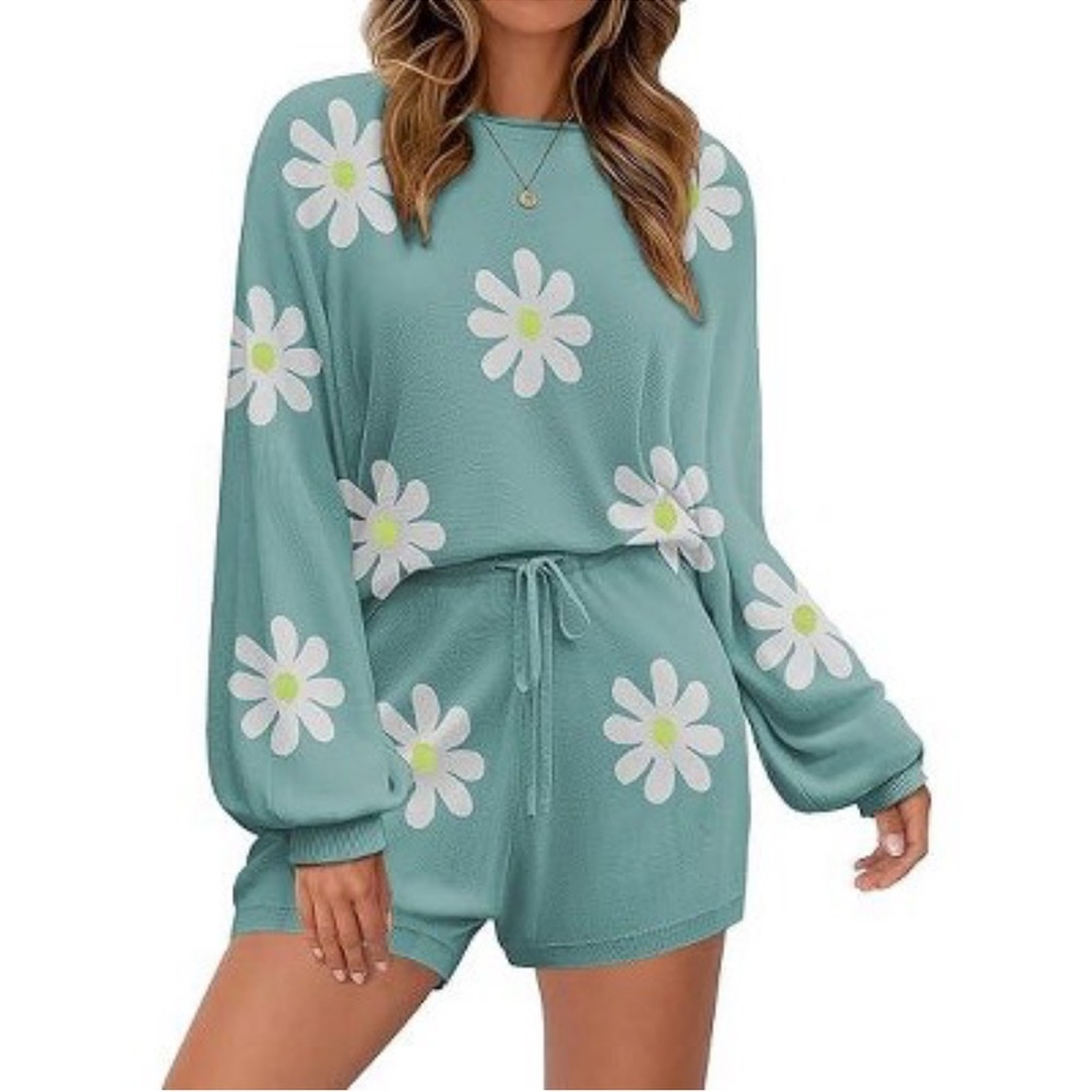 Daisy print pajamas/Lounge Set